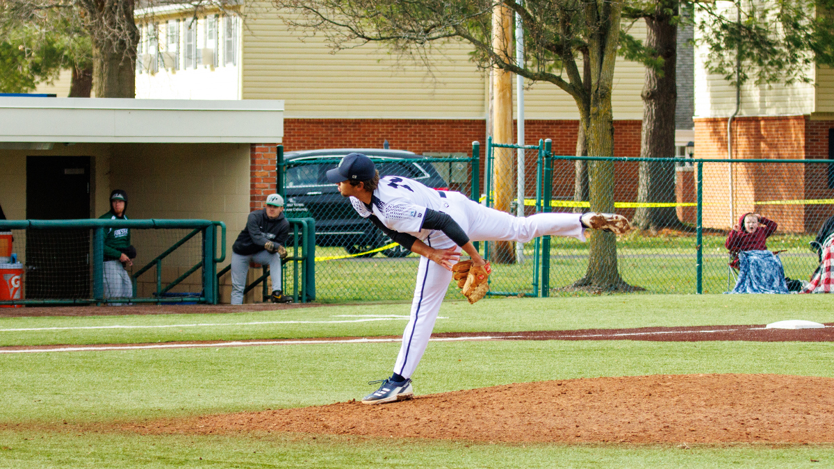 Baseball Splits Conference Doubleheader Against SAU