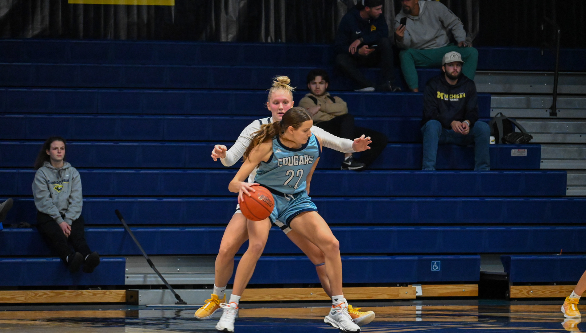 Women's Basketball Battles in Hard-Fought Conference Opener at SAU